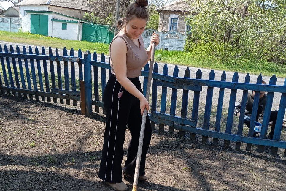 В пгт Комсомольский продолжаются работы по наведению санитарного порядка на подведомственной территории В пгт Комсомольский продолжаются работы по наведению санитарного порядка на подведомственной территории