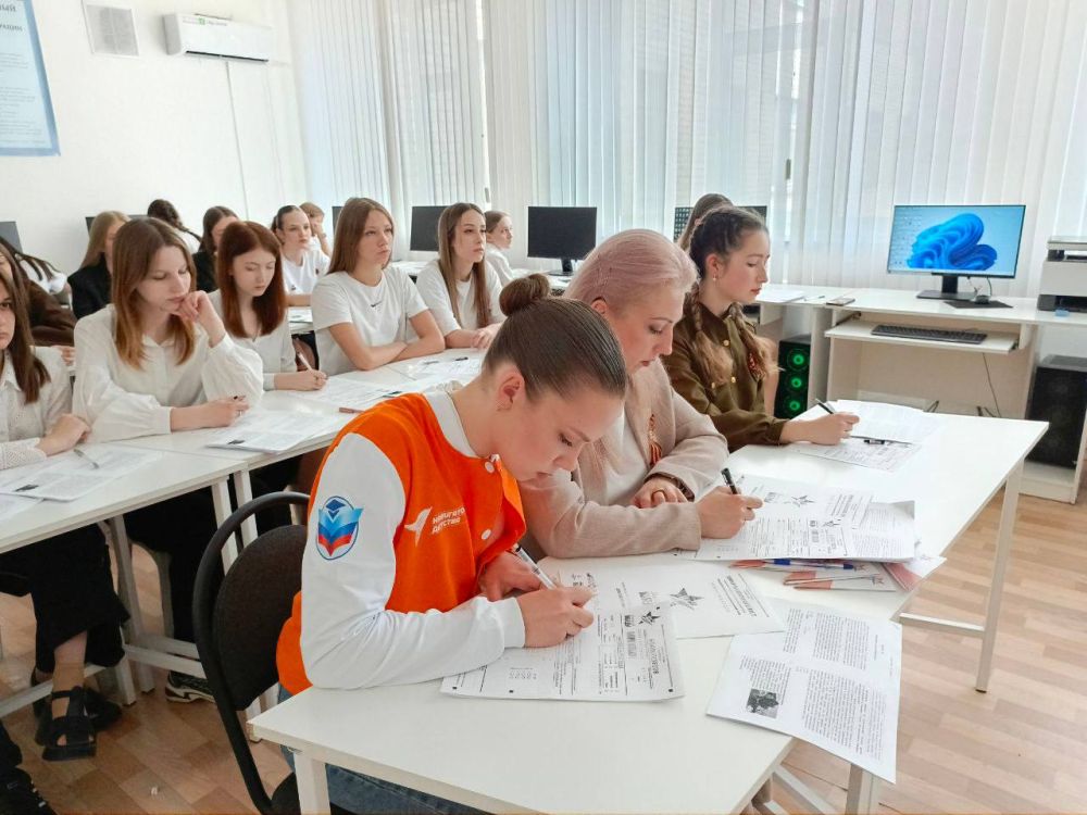 Иван Кусов: Даже находясь в командировке в Севастополе, не мог остаться в стороне от важной всероссийской акции — сегодня вместе с коллегами написал «Диктант Победы» на одной из площадок Иван Кусов: Даже находясь в командировке в Севастополе, не мог остаться в стороне от важной всероссийской акции — сегодня вместе с коллегами написал «Диктант Победы» на одной из площадок