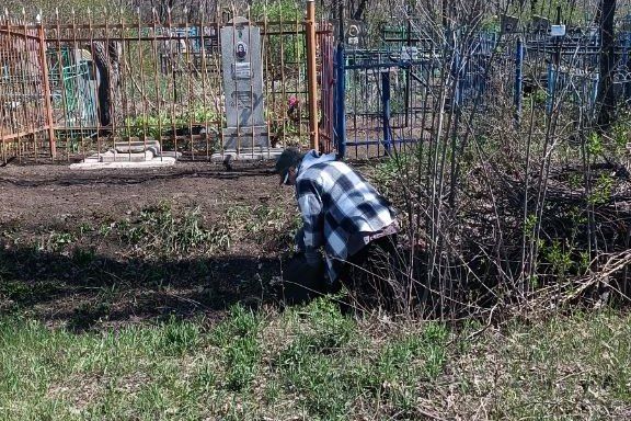 В пгт Шахтерский провели очередной субботник В пгт Шахтерский провели очередной субботник