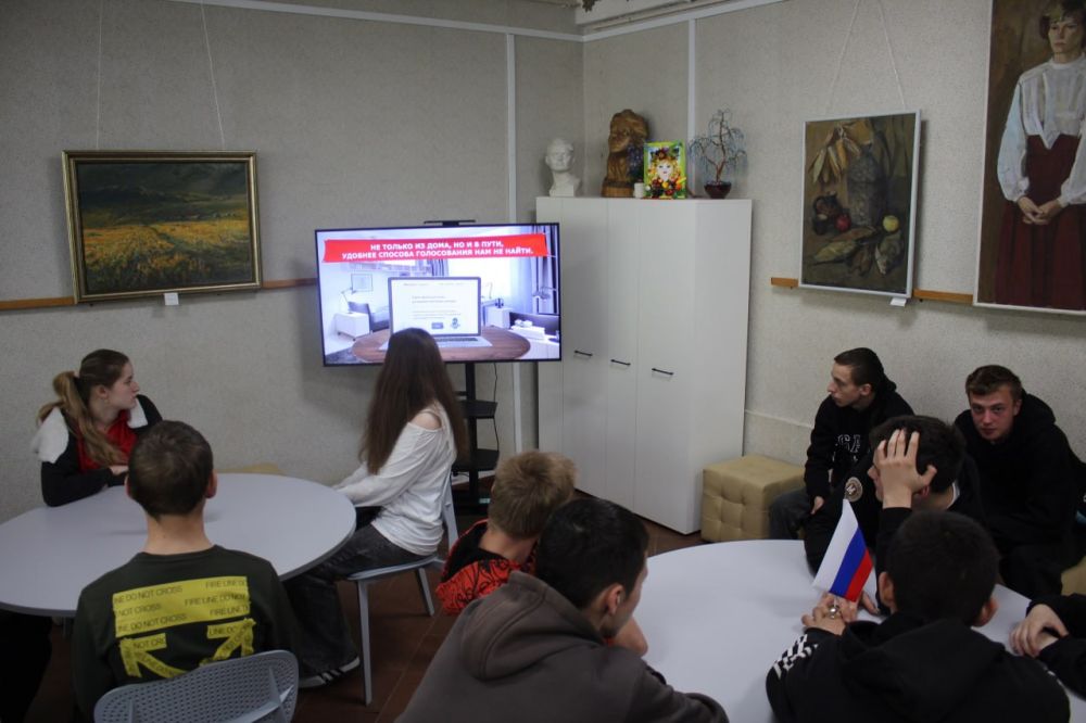 В Кировском историко-художественном музее прошел информационный молодежный час «Избирательное право – что это такое?» В Кировском историко-художественном музее прошел информационный молодежный час «Избирательное право – что это такое?»
