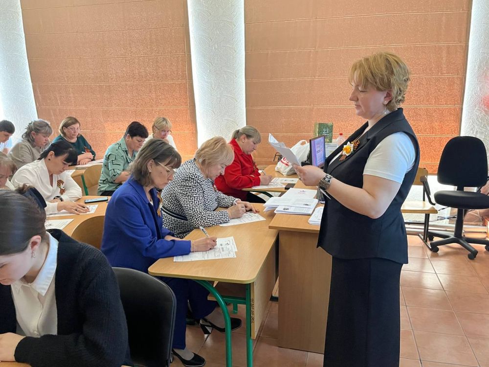 Знать, чтобы помнить! Жители Станично-Луганского округа приняли участие в самой масштабной исторической акции от «ЕДИНОЙ РОССИИ» - «Диктант Победы» Знать, чтобы помнить! Жители Станично-Луганского округа приняли участие в самой масштабной исторической акции от «ЕДИНОЙ РОССИИ» - «Диктант Победы»