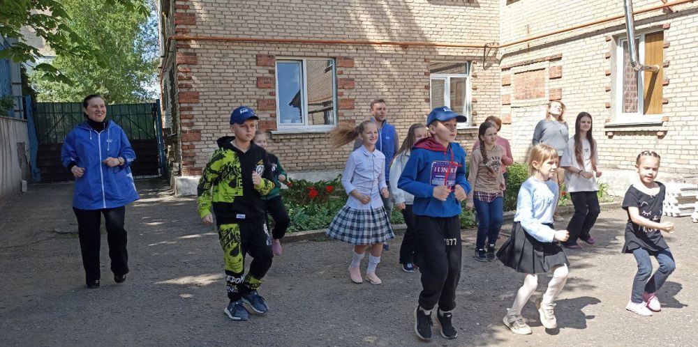 Мы к вам с зарядкой!!!. При поддержке отдела молодёжи и спорта, в рамках Всероссийского спортивного марафона «Сила России», совместно с представителями Лисичанского отделения Партии "Единая Россия" Лисичанская спортивная... Мы к вам с зарядкой!!!. При поддержке отдела молодёжи и спорта, в рамках Всероссийского спортивного марафона «Сила России», совместно с представителями Лисичанского отделения Партии "Единая Россия" Лисичанская спортивная...