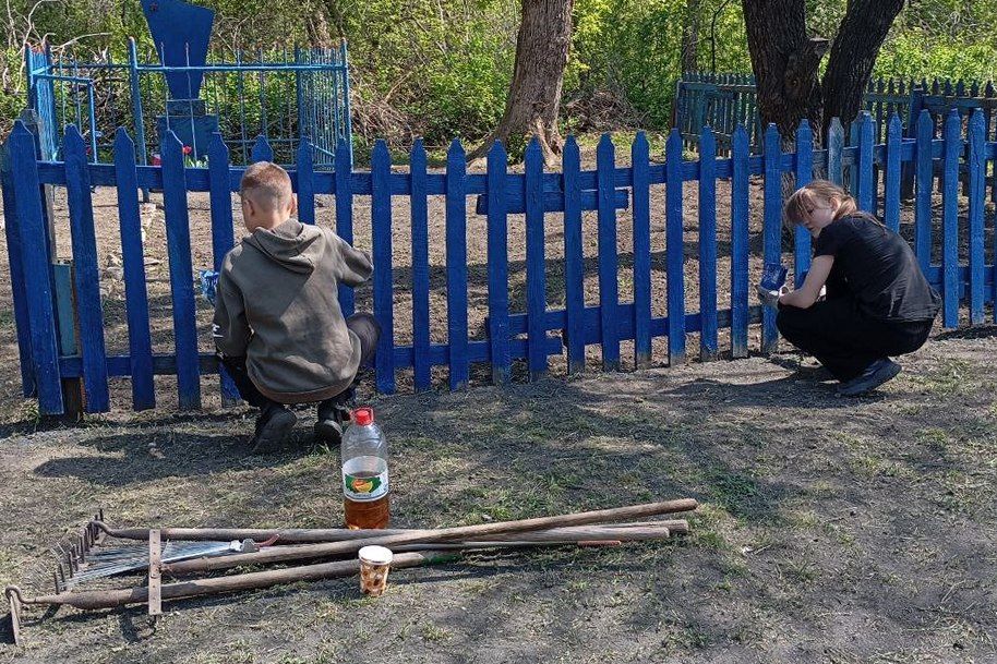 В пгт Комсомольский продолжаются работы по наведению санитарного порядка на подведомственной территории В пгт Комсомольский продолжаются работы по наведению санитарного порядка на подведомственной территории