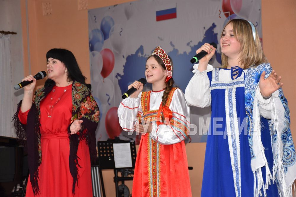 В Детской школе искусств города Первомайска в рамках выездного регионального фестиваля-конкурса «Кубок Матусовского» состоялся отчетный концерт «Мы - единое целое» В Детской школе искусств города Первомайска в рамках выездного регионального фестиваля-конкурса «Кубок Матусовского» состоялся отчетный концерт «Мы - единое целое»