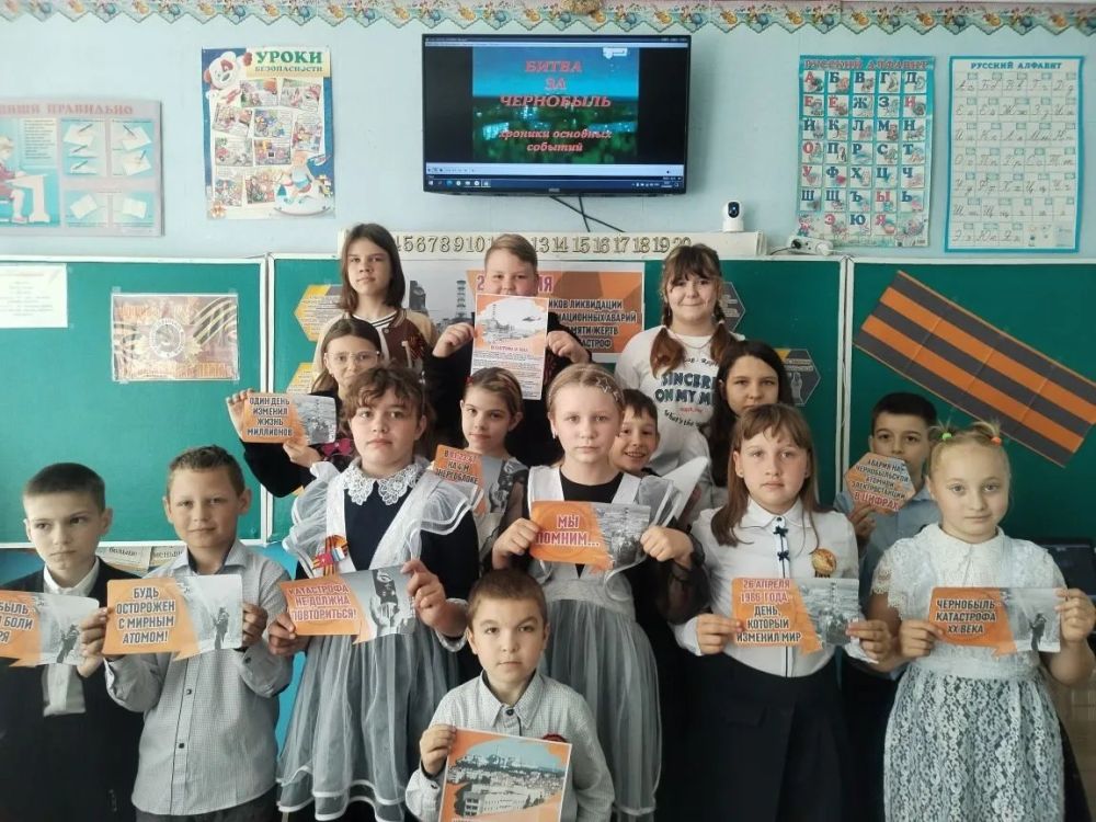 В Ясеновской школе № 2 им. Д.В. Лазутина прошли классные часы, беседы - «Чернобыль - боль Земли» В Ясеновской школе № 2 им. Д.В. Лазутина прошли классные часы, беседы - «Чернобыль - боль Земли»