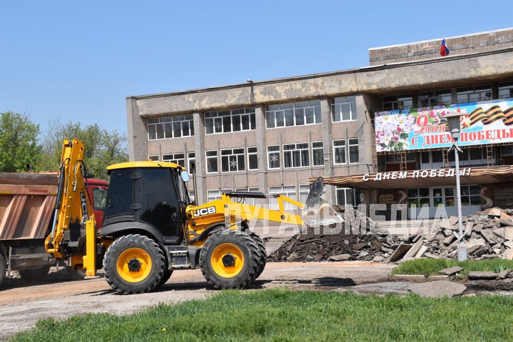 В Алчевске приступили к реконструкции площади 25-летия Победы В Алчевске приступили к реконструкции площади 25-летия Победы