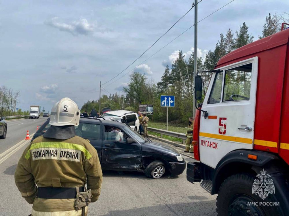 На выезде из Луганска произошло массовое ДТП На выезде из Луганска произошло массовое ДТП