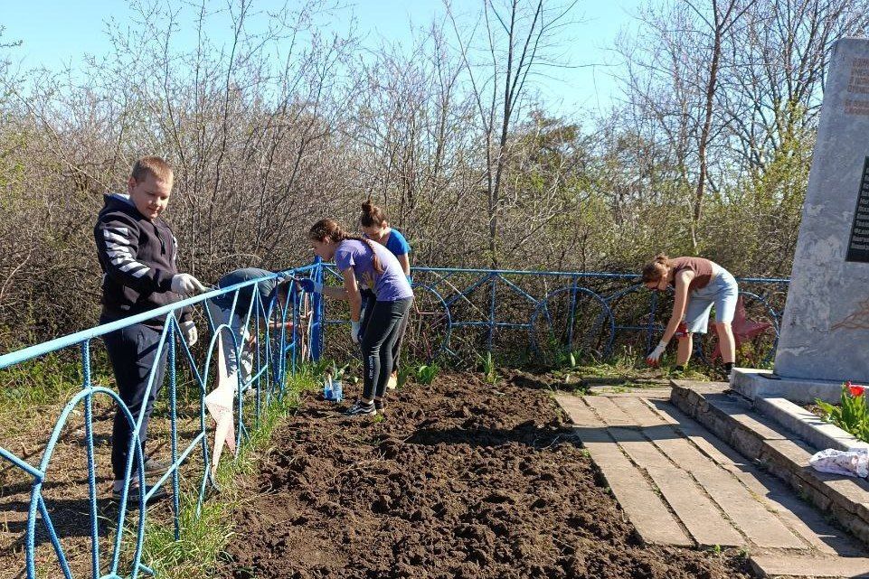 На территории села Провалье продолжаются мероприятия по наведению порядка на общественной территории На территории села Провалье продолжаются мероприятия по наведению порядка на общественной территории
