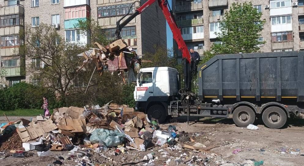 Коммунальные службы проводят работы на территории города Коммунальные службы проводят работы на территории города