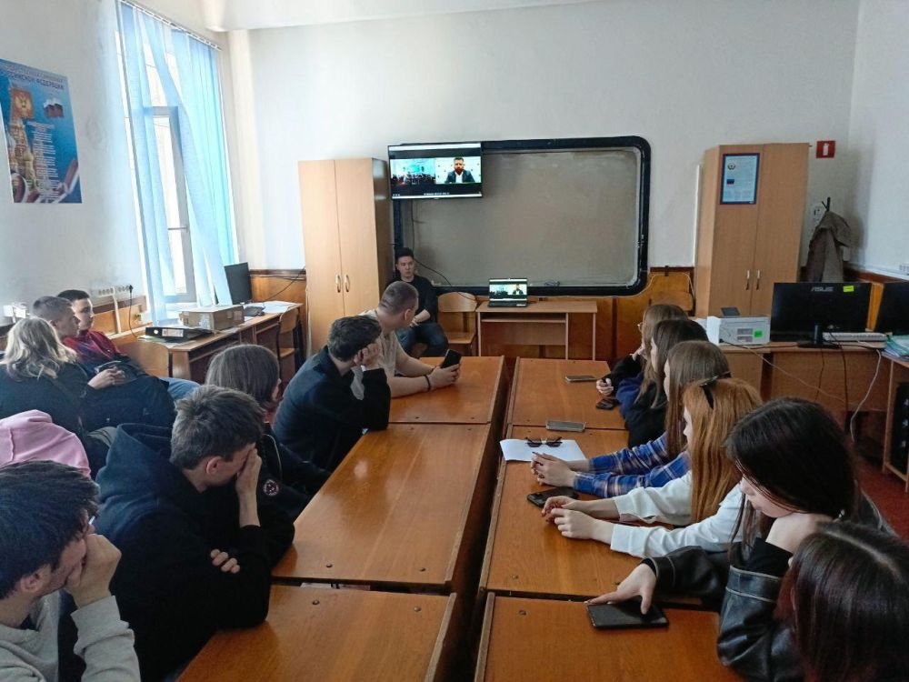 Студентам Антрацита рассказали о дропперах Студентам Антрацита рассказали о дропперах