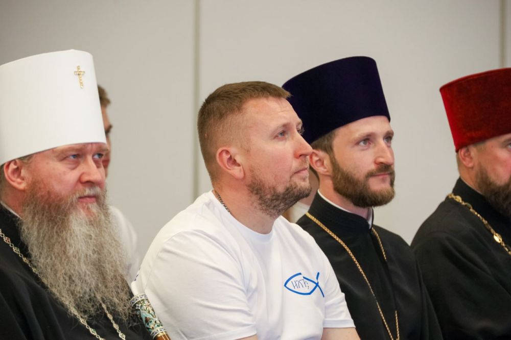 В луганском Доме молодежи состоялся духовно-просветительский форум для молодежи «Объединяй» В луганском Доме молодежи состоялся духовно-просветительский форум для молодежи «Объединяй»