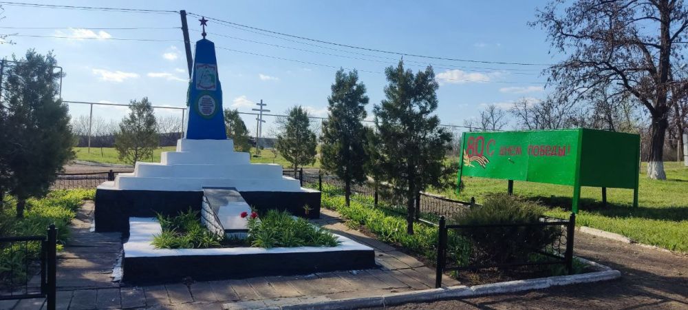 В посёлке Дубовский, селе Орехово выполнены работы по благоустройству Братских могил погибших советских воинов В посёлке Дубовский, селе Орехово выполнены работы по благоустройству Братских могил погибших советских воинов