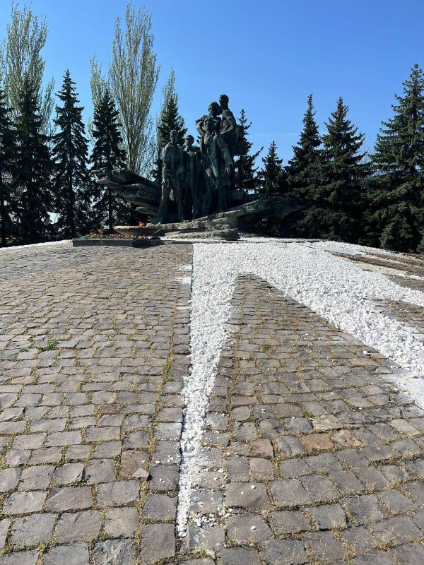 Мемориал «Слава»: Коми обновляет памятник героям в Ровеньках Мемориал «Слава»: Коми обновляет памятник героям в Ровеньках