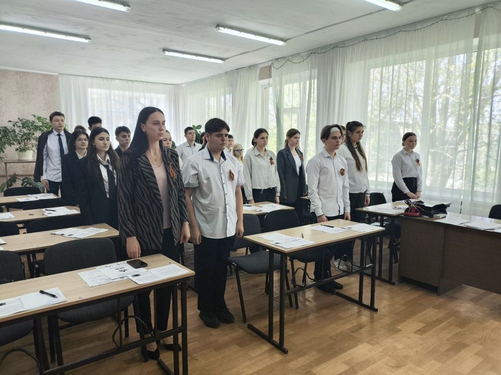 Алёна Лумеровская: ЗНАТЬ, ЧТОБЫ ПОМНИТЬ!. Сегодня с ребятами из Роскошнянского УВК стали частью масштабной акции «Диктант Победы» инициированный Всероссийской политической партией "Единая Россия" Алёна Лумеровская: ЗНАТЬ, ЧТОБЫ ПОМНИТЬ!. Сегодня с ребятами из Роскошнянского УВК стали частью масштабной акции «Диктант Победы» инициированный Всероссийской политической партией "Единая Россия"
