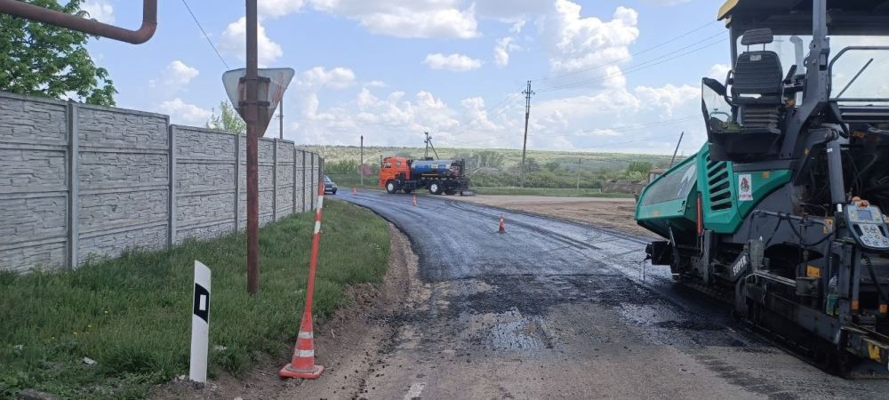 Министр сельского хозяйства ЛНР Евгений Сорокин принял участие в старте ремонта дороги Николаевка — Пионерское Министр сельского хозяйства ЛНР Евгений Сорокин принял участие в старте ремонта дороги Николаевка — Пионерское