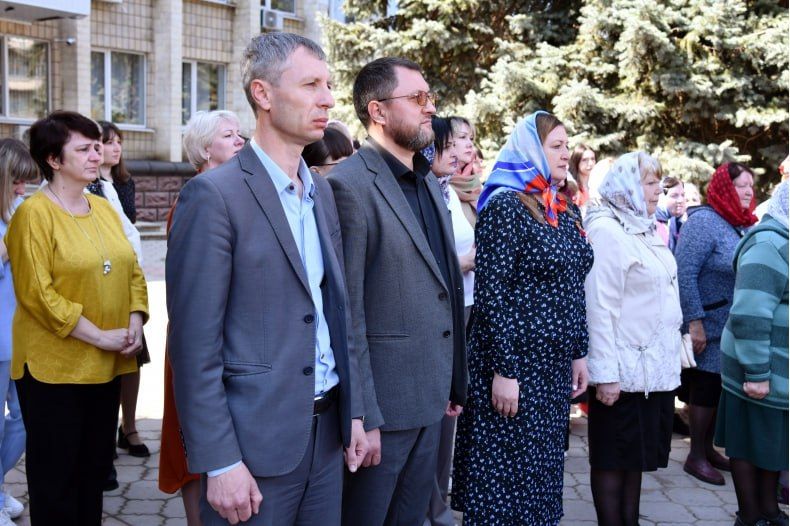 В Свердловске состоялся Крестный ход В Свердловске состоялся Крестный ход
