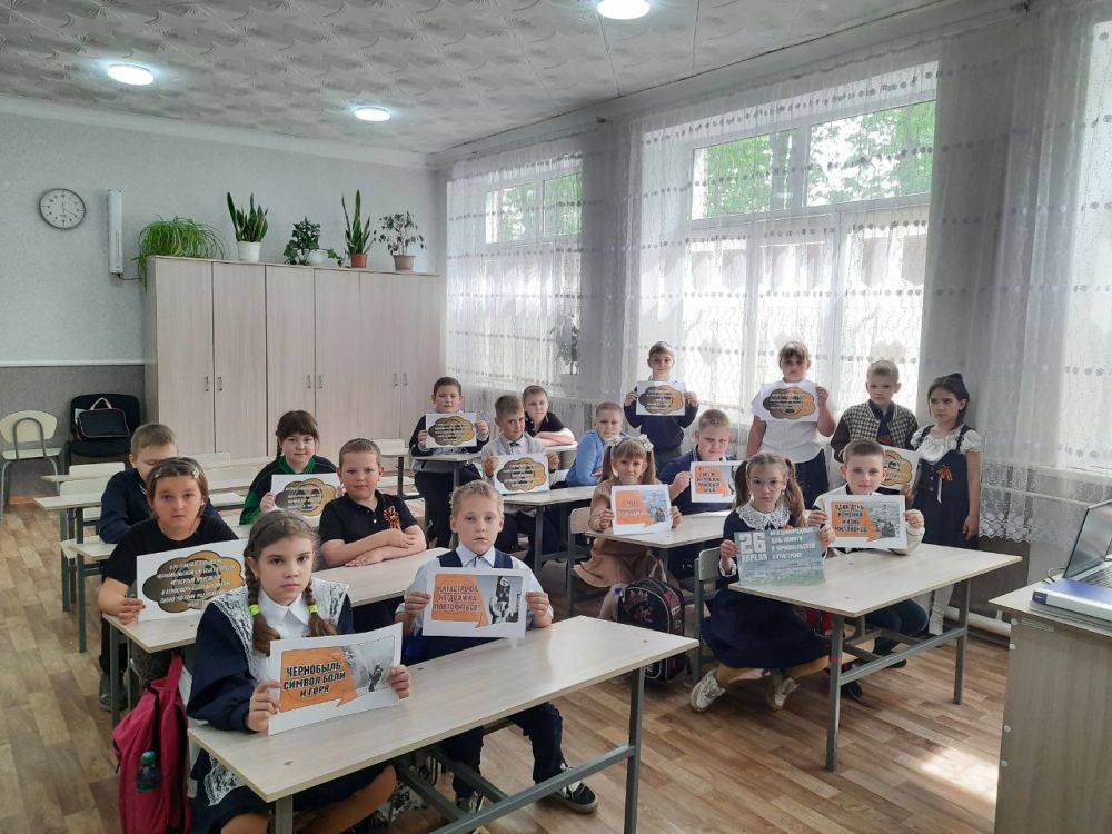 В Ясеновской школе № 2 им. Д.В. Лазутина прошли классные часы, беседы - «Чернобыль - боль Земли» В Ясеновской школе № 2 им. Д.В. Лазутина прошли классные часы, беседы - «Чернобыль - боль Земли»