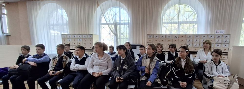 Активисты Единой России провели для школьников урок мужества «Весна. Победа. Память» Активисты Единой России провели для школьников урок мужества «Весна. Победа. Память»