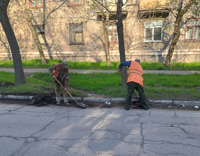 Коммунальные службы проводят работы на территории города Коммунальные службы проводят работы на территории города