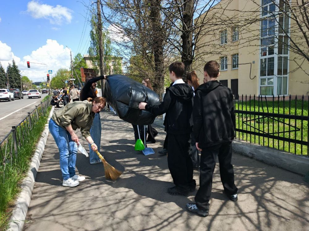 Сердца Раскрываются в Добрых Делах: "Марафон Зелёных Дел" и Субботник в Гимназии №1! Сердца Раскрываются в Добрых Делах: "Марафон Зелёных Дел" и Субботник в Гимназии №1!