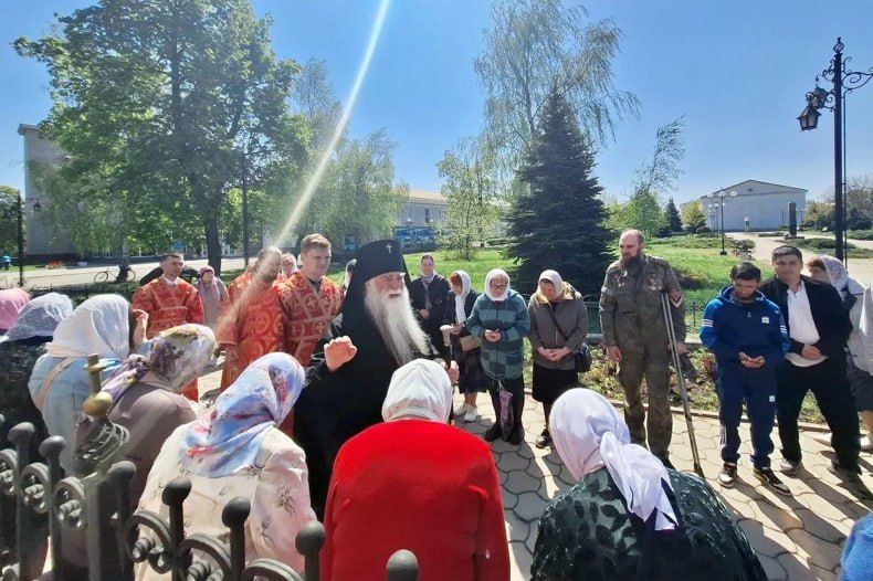 В Свердловске состоялся Крестный ход В Свердловске состоялся Крестный ход