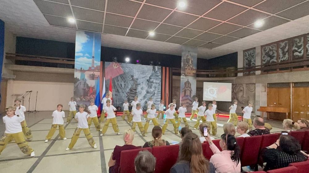 В Центре культуры города Алчевска прошла концертная программа «Музыка нашей Победы!», посвящённая 80-летию Великой Победы В Центре культуры города Алчевска прошла концертная программа «Музыка нашей Победы!», посвящённая 80-летию Великой Победы