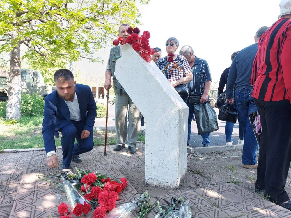 Роман Лысенко: В преддверии Дня участников ликвидации последствий радиационных аварий и катастроф и памяти жертв этих аварий и катастроф возложили цветы к памятному знаку чернобыльцам в Сквере Доблести и Славы Роман Лысенко: В преддверии Дня участников ликвидации последствий радиационных аварий и катастроф и памяти жертв этих аварий и катастроф возложили цветы к памятному знаку чернобыльцам в Сквере Доблести и Славы