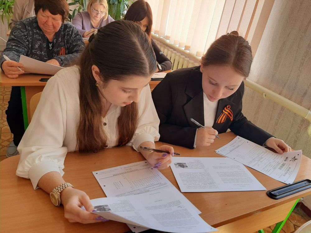 Знать, чтобы помнить! Жители Станично-Луганского округа приняли участие в самой масштабной исторической акции от «ЕДИНОЙ РОССИИ» - «Диктант Победы» Знать, чтобы помнить! Жители Станично-Луганского округа приняли участие в самой масштабной исторической акции от «ЕДИНОЙ РОССИИ» - «Диктант Победы»