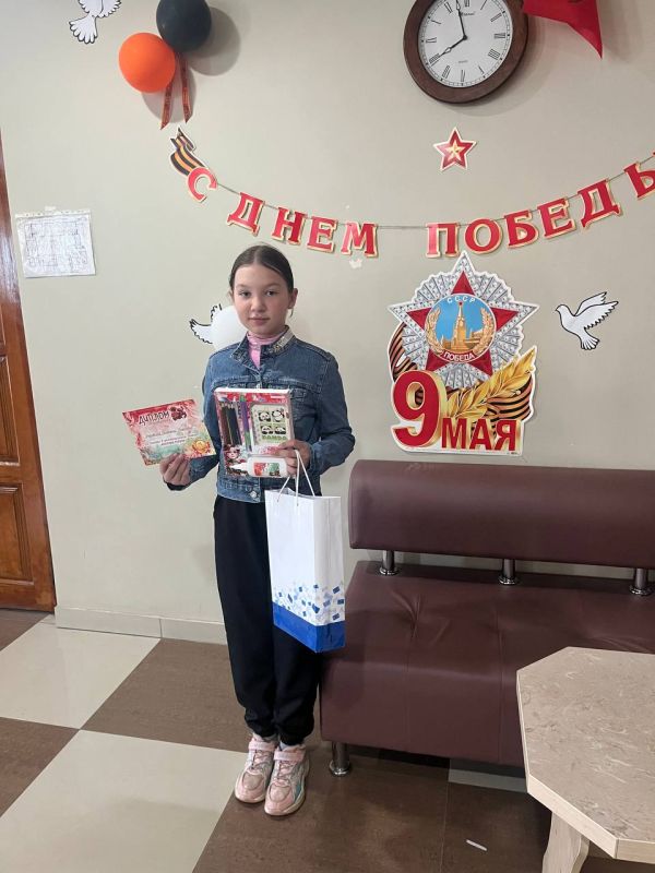 Награждение победительницы конкурса «Фронтовая открытка» Награждение победительницы конкурса «Фронтовая открытка»