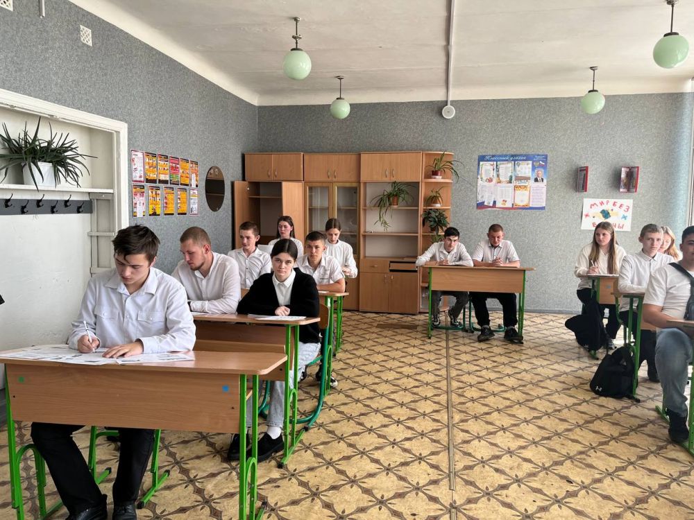 25 апреля председатель Совета Станично-Луганского МО, Татьяна Пономарева, посетила ГБОУ ЛНР "Станично-Луганская гимназия" в п. Широкий 25 апреля председатель Совета Станично-Луганского МО, Татьяна Пономарева, посетила ГБОУ ЛНР "Станично-Луганская гимназия" в п. Широкий