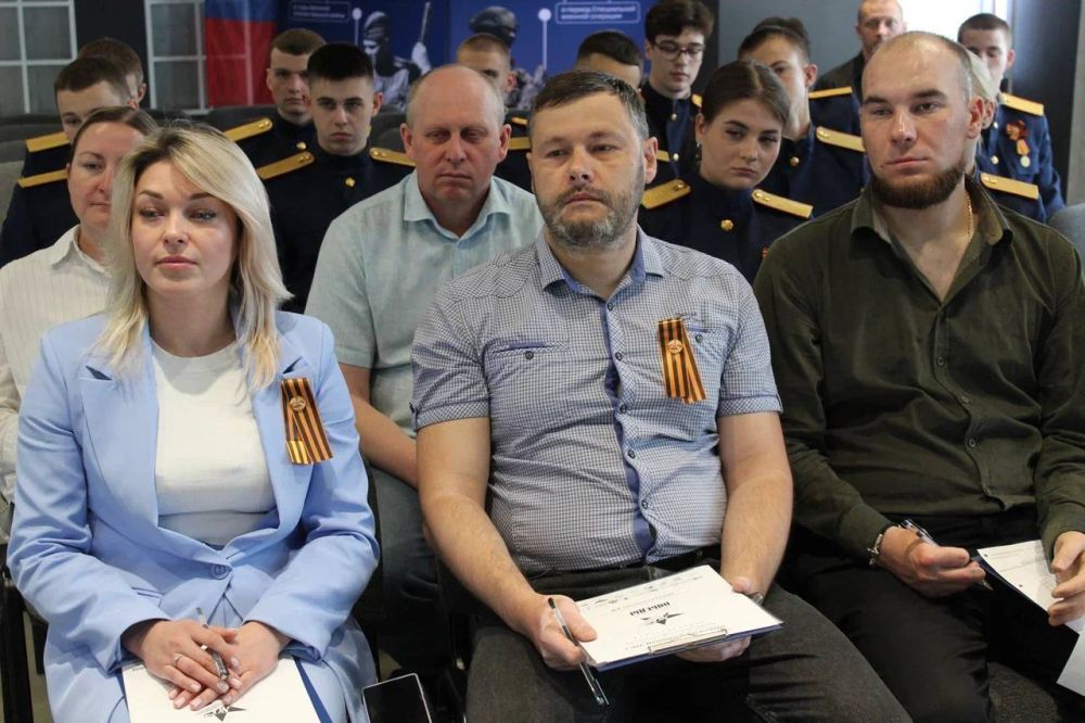 Иван Кусов: Даже находясь в командировке в Севастополе, не мог остаться в стороне от важной всероссийской акции — сегодня вместе с коллегами написал «Диктант Победы» на одной из площадок Иван Кусов: Даже находясь в командировке в Севастополе, не мог остаться в стороне от важной всероссийской акции — сегодня вместе с коллегами написал «Диктант Победы» на одной из площадок