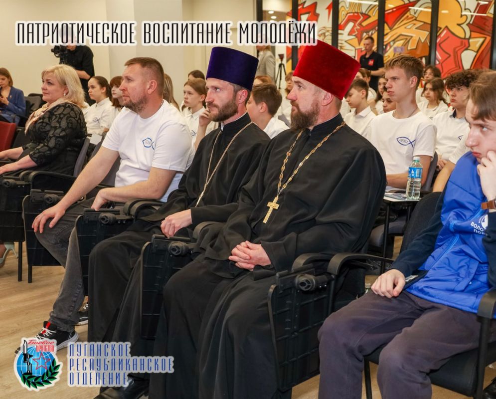 24 апреля Денис Николаевич Мирошниченко Председатель Народного совета Луганской Народной Республики, член Совета Луганского республиканского отделения Всероссийской общественной организации ветеранов «БОЕВОЕ БРАТСТВО»... 24 апреля Денис Николаевич Мирошниченко Председатель Народного совета Луганской Народной Республики, член Совета Луганского республиканского отделения Всероссийской общественной организации ветеранов «БОЕВОЕ БРАТСТВО»...