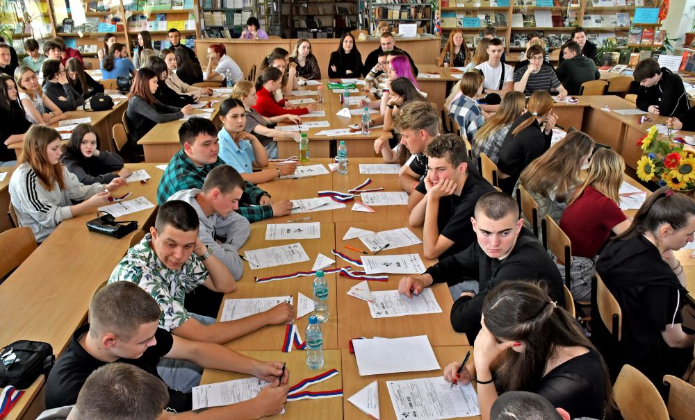 Заместитель Министра природных ресурсов и экологии Луганской Народной Республики приняла участие в Международной просветительско-патриотической акции «Диктант Победы» Заместитель Министра природных ресурсов и экологии Луганской Народной Республики приняла участие в Международной просветительско-патриотической акции «Диктант Победы»