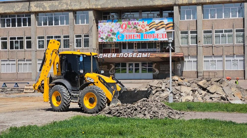 Дан старт реновации площади 25-летия Победы Дан старт реновации площади 25-летия Победы