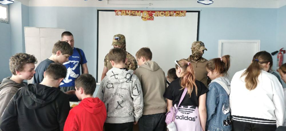 Северодонецкое местное отделение партии "ЕДИНАЯ РОССИЯ" продолжает проводить уроки по безопасному поведению с взрывоопасными предметами Северодонецкое местное отделение партии "ЕДИНАЯ РОССИЯ" продолжает проводить уроки по безопасному поведению с взрывоопасными предметами
