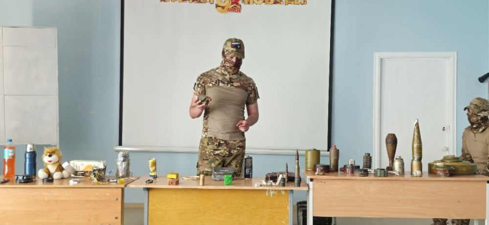 Северодонецкое местное отделение партии "ЕДИНАЯ РОССИЯ" продолжает проводить уроки по безопасному поведению с взрывоопасными предметами Северодонецкое местное отделение партии "ЕДИНАЯ РОССИЯ" продолжает проводить уроки по безопасному поведению с взрывоопасными предметами