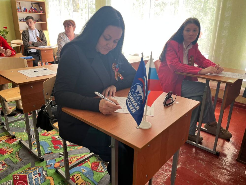 Жители Меловского м.о. приняли участие в «Диктанте Победы» Жители Меловского м.о. приняли участие в «Диктанте Победы»