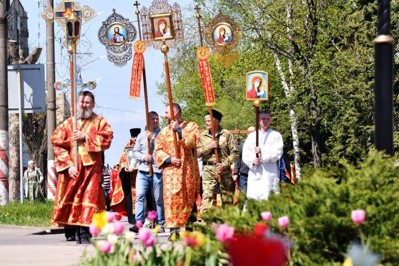 В Свердловске состоялся Крестный ход В Свердловске состоялся Крестный ход