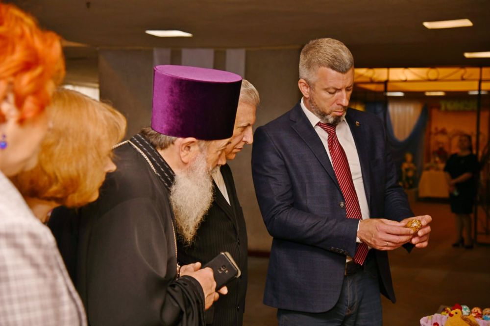Андрей Сухачев: Вместе представителями духовенства сегодня принял участие в открытии традиционного для нашего округа конкурса-выставки «Писанковая Радуга» Андрей Сухачев: Вместе представителями духовенства сегодня принял участие в открытии традиционного для нашего округа конкурса-выставки «Писанковая Радуга»