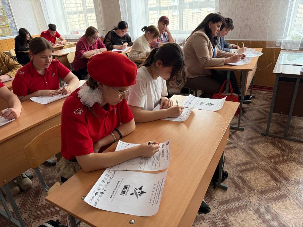 Антрацитовский муниципальный округ присоединился к масштабной Всемирной акции «Диктант Победы» Антрацитовский муниципальный округ присоединился к масштабной Всемирной акции «Диктант Победы»