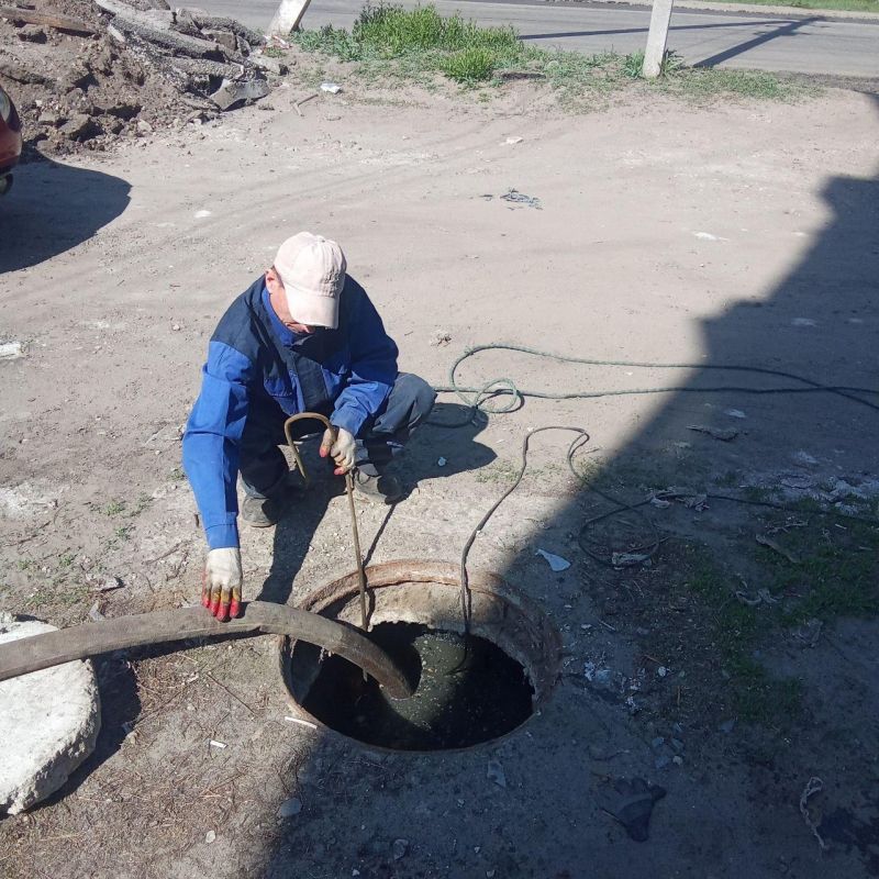 Аварийные бригады продолжают работу по устранению коммунальных вопросов в Старобельске Аварийные бригады продолжают работу по устранению коммунальных вопросов в Старобельске