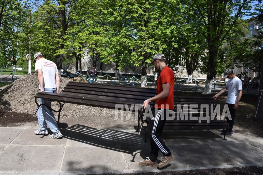 В Ровеньках завершаются работы в рамках проекта «Аллея памяти» В Ровеньках завершаются работы в рамках проекта «Аллея памяти»