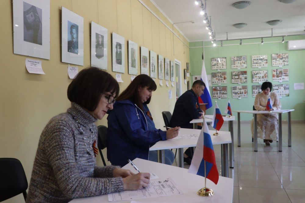 В Северодонецке прошел "Диктант Победы", объединивший жителей городского округа, желающих проверить свои знания о Великой Отечественной войне В Северодонецке прошел "Диктант Победы", объединивший жителей городского округа, желающих проверить свои знания о Великой Отечественной войне