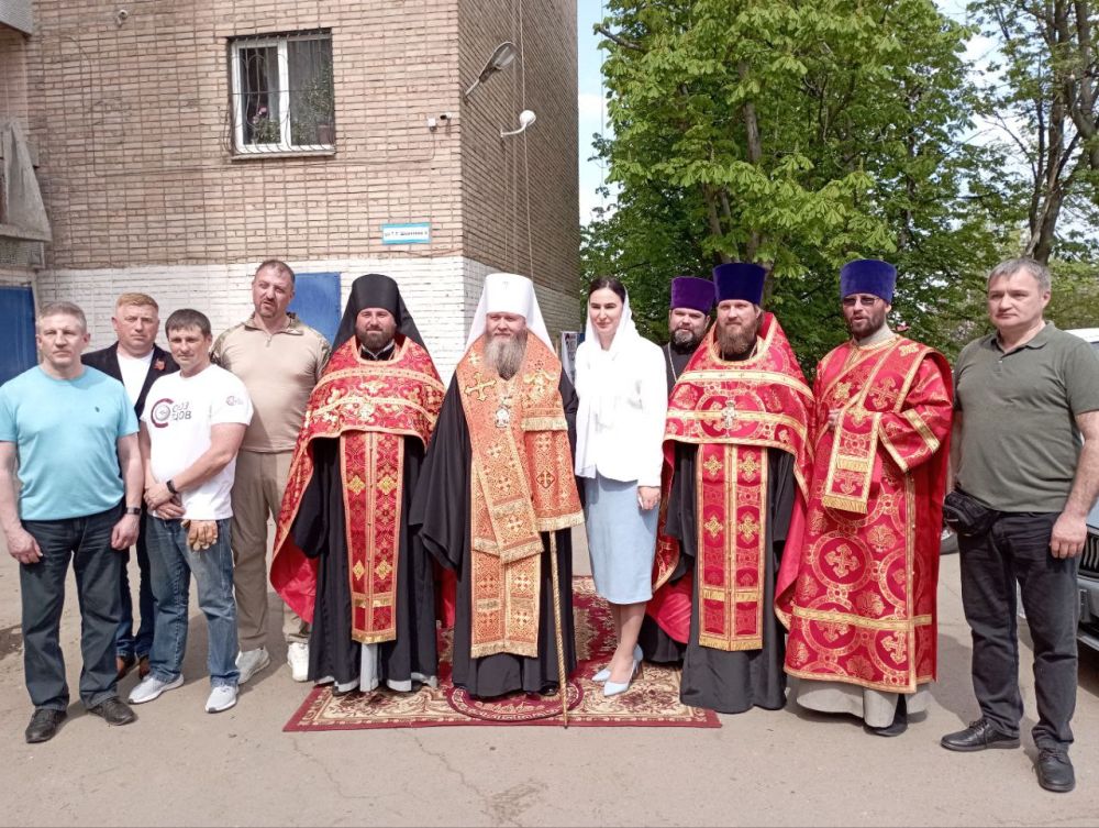 Яна Пащенко: В центре Луганска, на одной из многоэтажек в районе Краеведческого музея, появился мурал с изображением луганской иконы Божией Матери Яна Пащенко: В центре Луганска, на одной из многоэтажек в районе Краеведческого музея, появился мурал с изображением луганской иконы Божией Матери