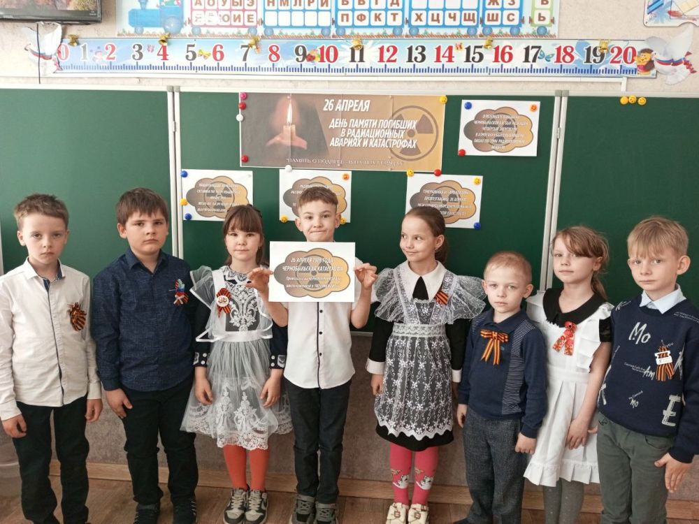В Ясеновской школе № 2 им. Д.В. Лазутина прошли классные часы, беседы - «Чернобыль - боль Земли» В Ясеновской школе № 2 им. Д.В. Лазутина прошли классные часы, беседы - «Чернобыль - боль Земли»