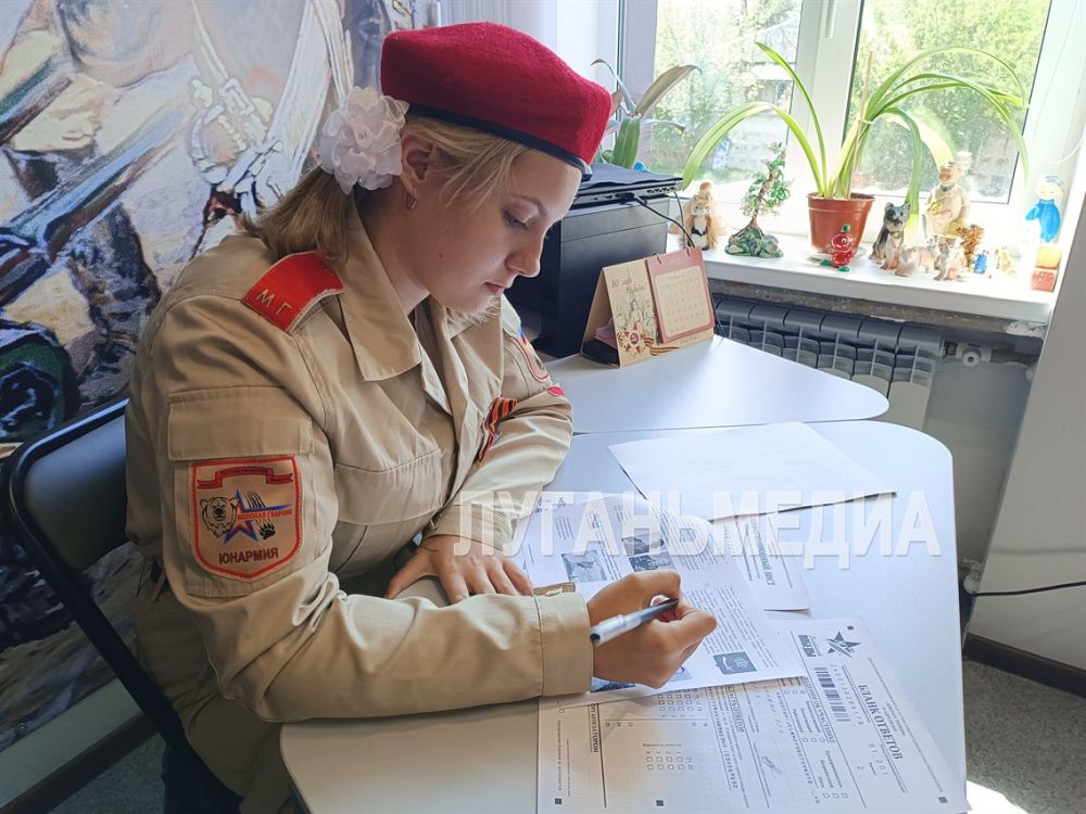 Жители Станично-Луганского муниципального округа приняли участие во всероссийской акции «Диктант Победы» Жители Станично-Луганского муниципального округа приняли участие во всероссийской акции «Диктант Победы»