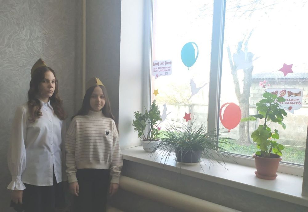 В Краснолучском городском округе проходит акция «Окна Победы» В Краснолучском городском округе проходит акция «Окна Победы»