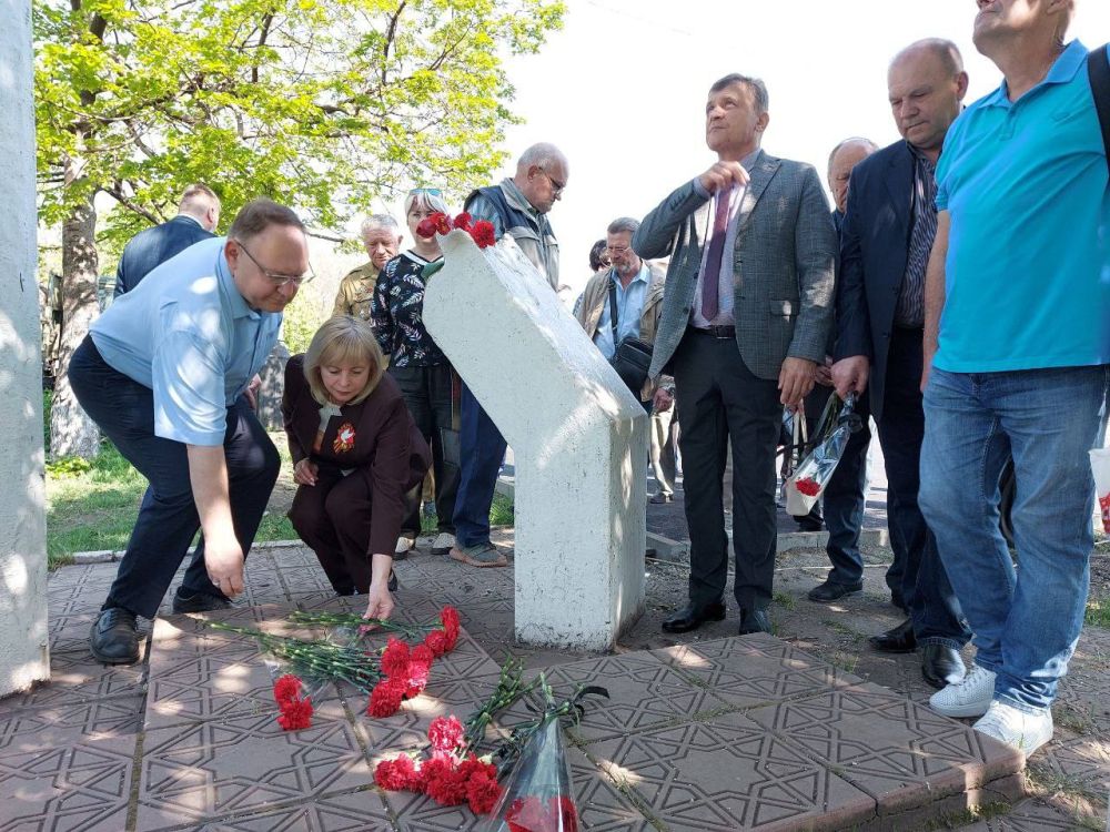 Роман Лысенко: В преддверии Дня участников ликвидации последствий радиационных аварий и катастроф и памяти жертв этих аварий и катастроф возложили цветы к памятному знаку чернобыльцам в Сквере Доблести и Славы Роман Лысенко: В преддверии Дня участников ликвидации последствий радиационных аварий и катастроф и памяти жертв этих аварий и катастроф возложили цветы к памятному знаку чернобыльцам в Сквере Доблести и Славы
