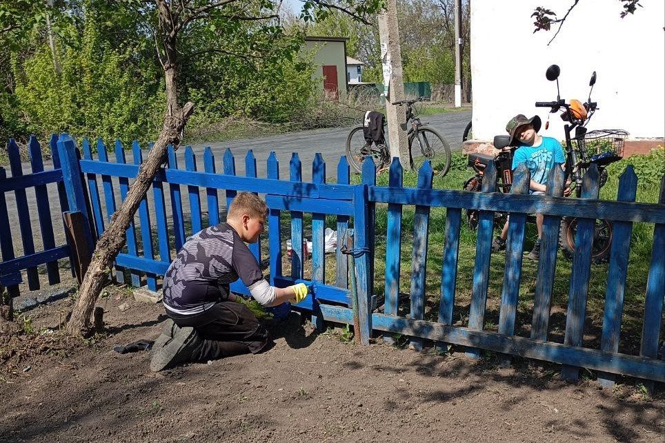 В пгт Комсомольский продолжаются работы по наведению санитарного порядка на подведомственной территории В пгт Комсомольский продолжаются работы по наведению санитарного порядка на подведомственной территории