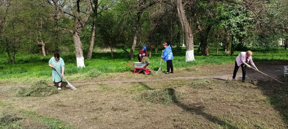 Сегодня жители, сотрудники отделов жизнеобеспечения городов Петровское, Миусинск, Вахрушево, поселков Софиевский, Хрустальное, Штеровка и Запорожье, работники учреждений здравоохранения, культуры, образования, сторонники ВПП... Сегодня жители, сотрудники отделов жизнеобеспечения городов Петровское, Миусинск, Вахрушево, поселков Софиевский, Хрустальное, Штеровка и Запорожье, работники учреждений здравоохранения, культуры, образования, сторонники ВПП...